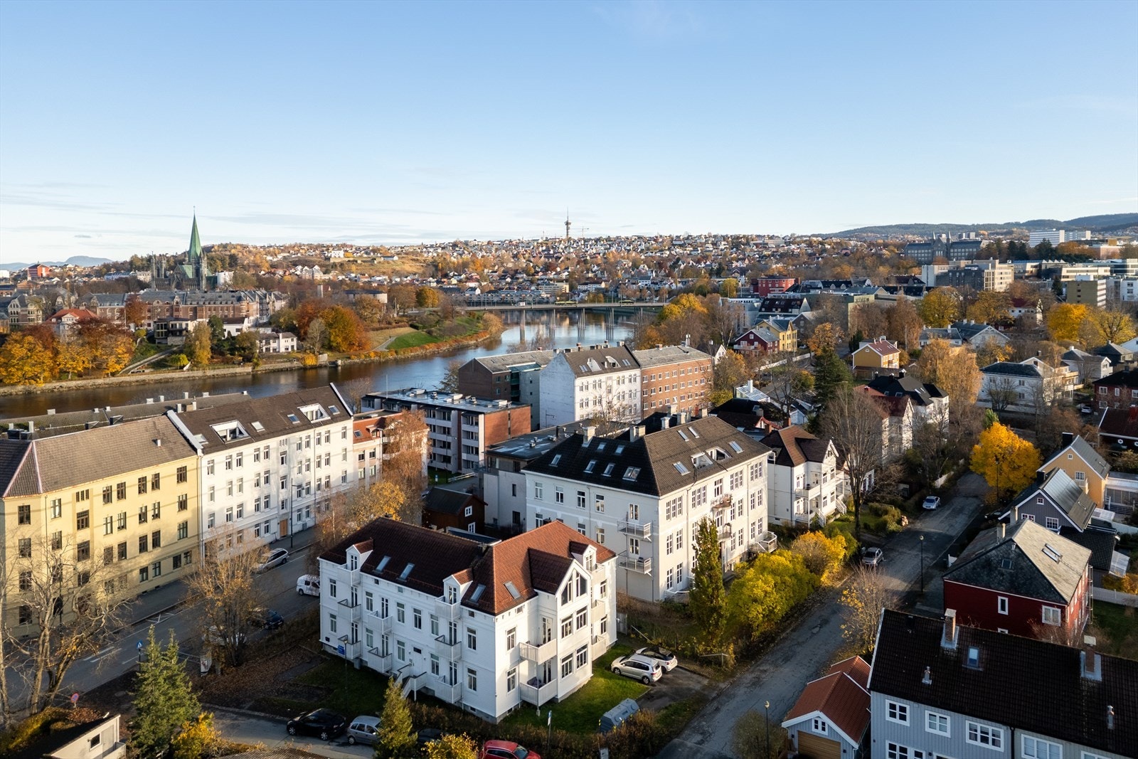 Velkommen til en hyggelig visning! Kontakt megler Celine Gruer på tlf. 902 83 663 om oppsatt tidspunkt ikke passer. Galleribilde