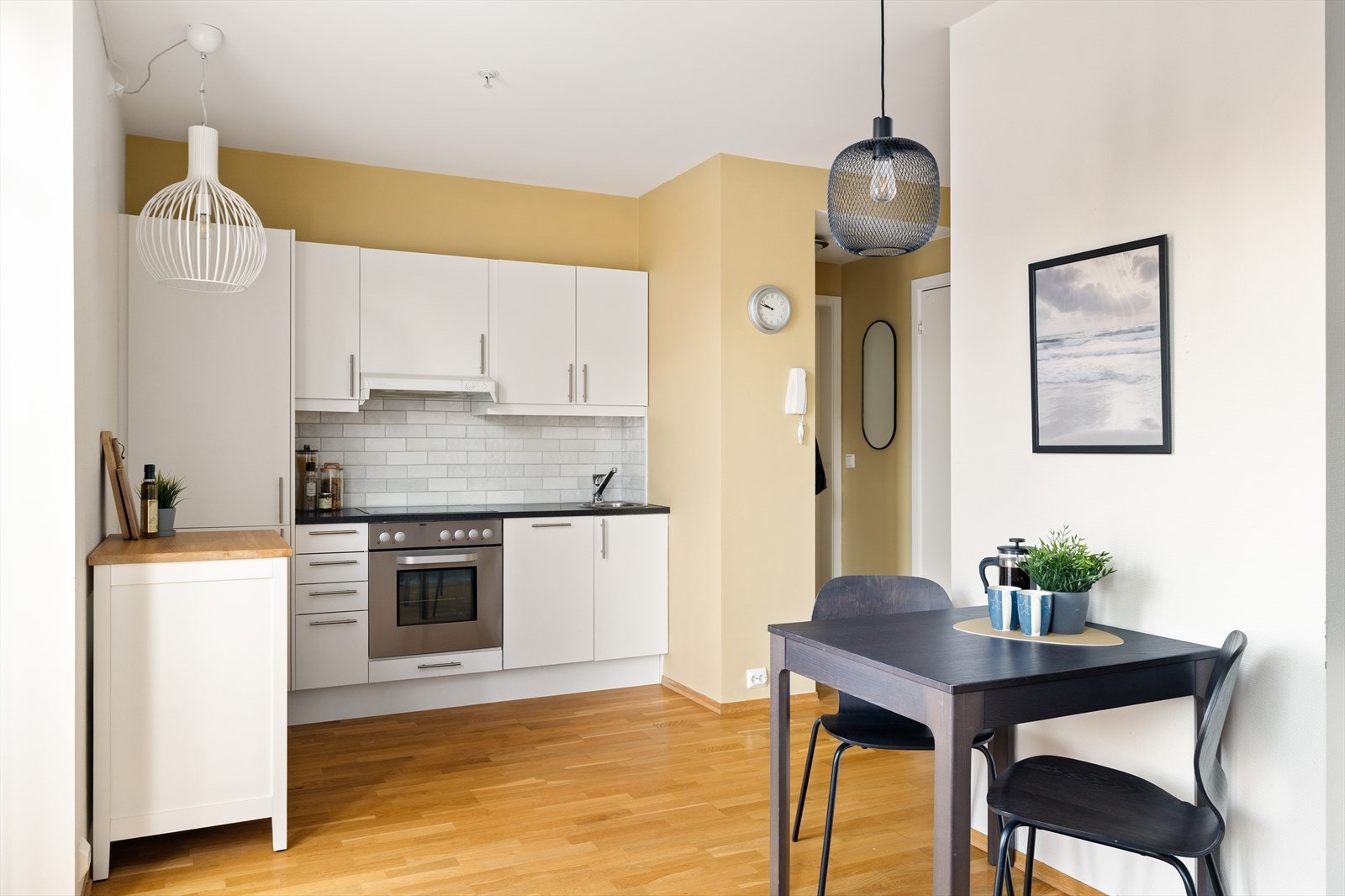 Sameiet har ingen fellesgjeld, men det er vedtatt å gjøre periodiske avsetninger for å dekke fremtidige vedlikeholdskostnader. Galleribilde