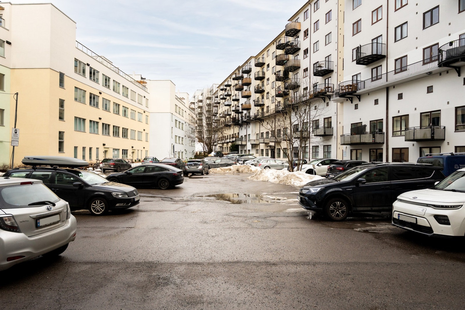 Boligen har en attraktiv plassering på Torshov, med Akerselva som nærmeste nabo. Her bor du sentralt i byen, men samtidig skjermet og grønt, med kort vei til både service- og fritidstilbud. Galleribilde