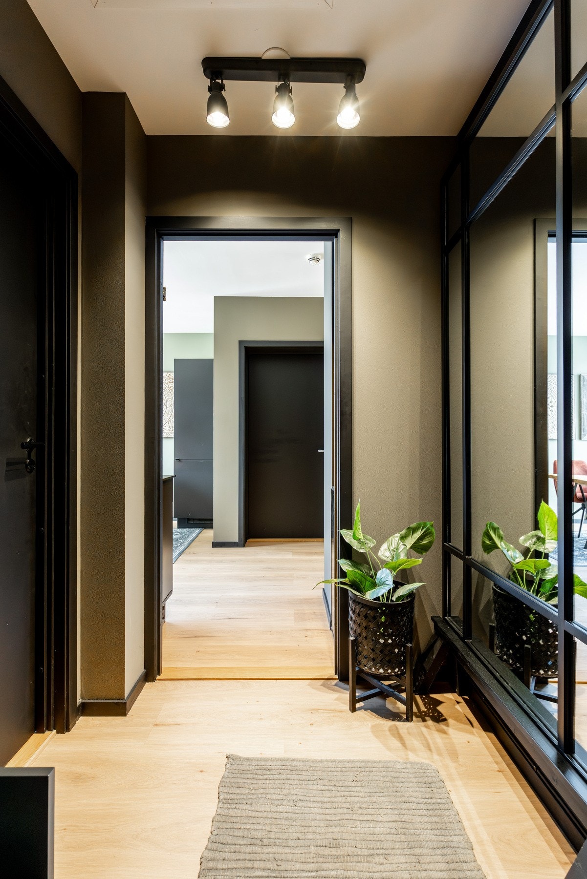 Entréen gir et godt førsteinntrykk av boligen. Galleribilde