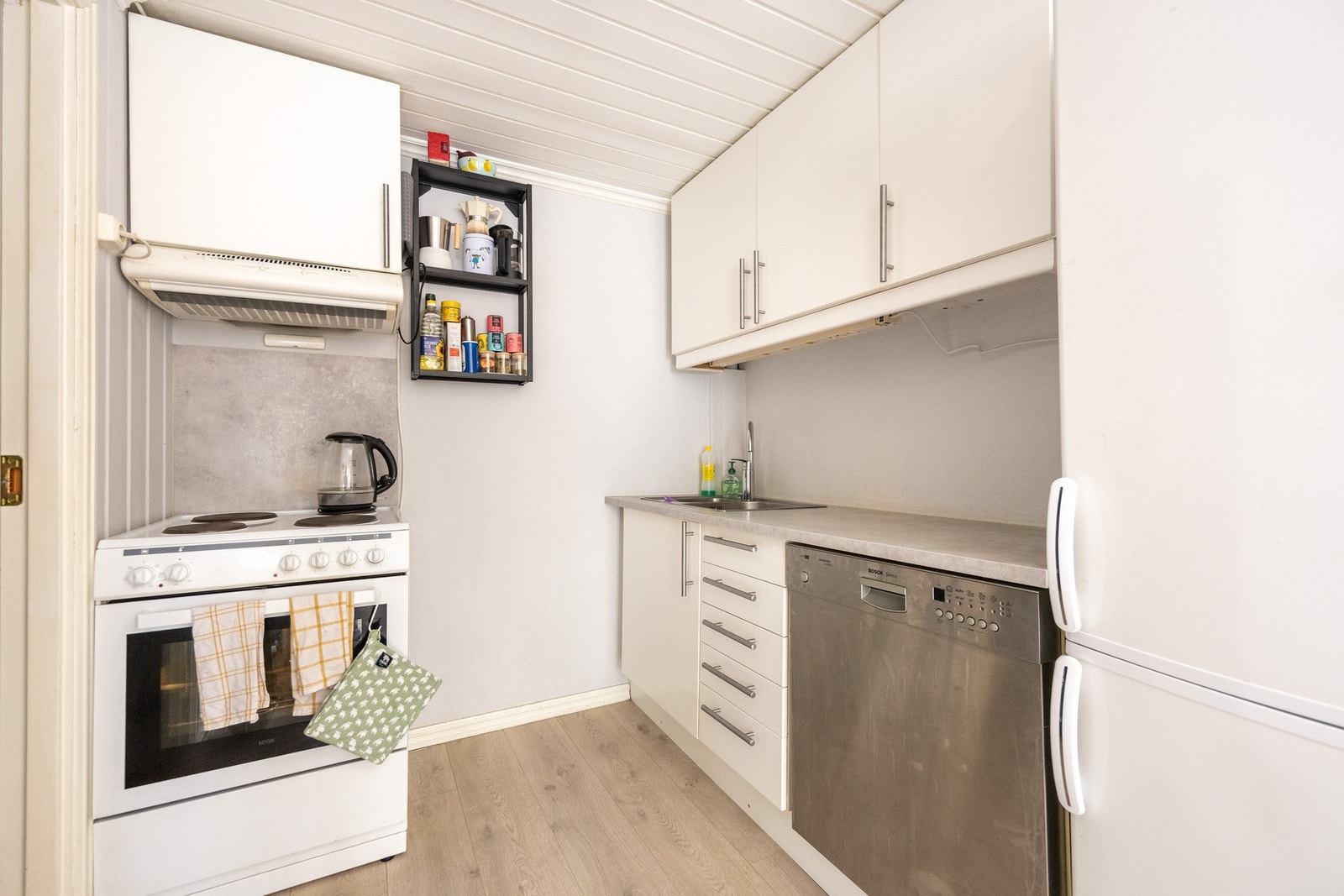 Kjøkkenet har medfølgende hvitevarer. Galleribilde