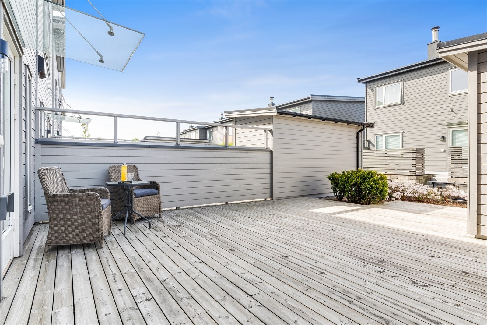 Rekkehuset ble oppført i 2016 og holder en moderne og gjennomgående god standard. Galleribilde