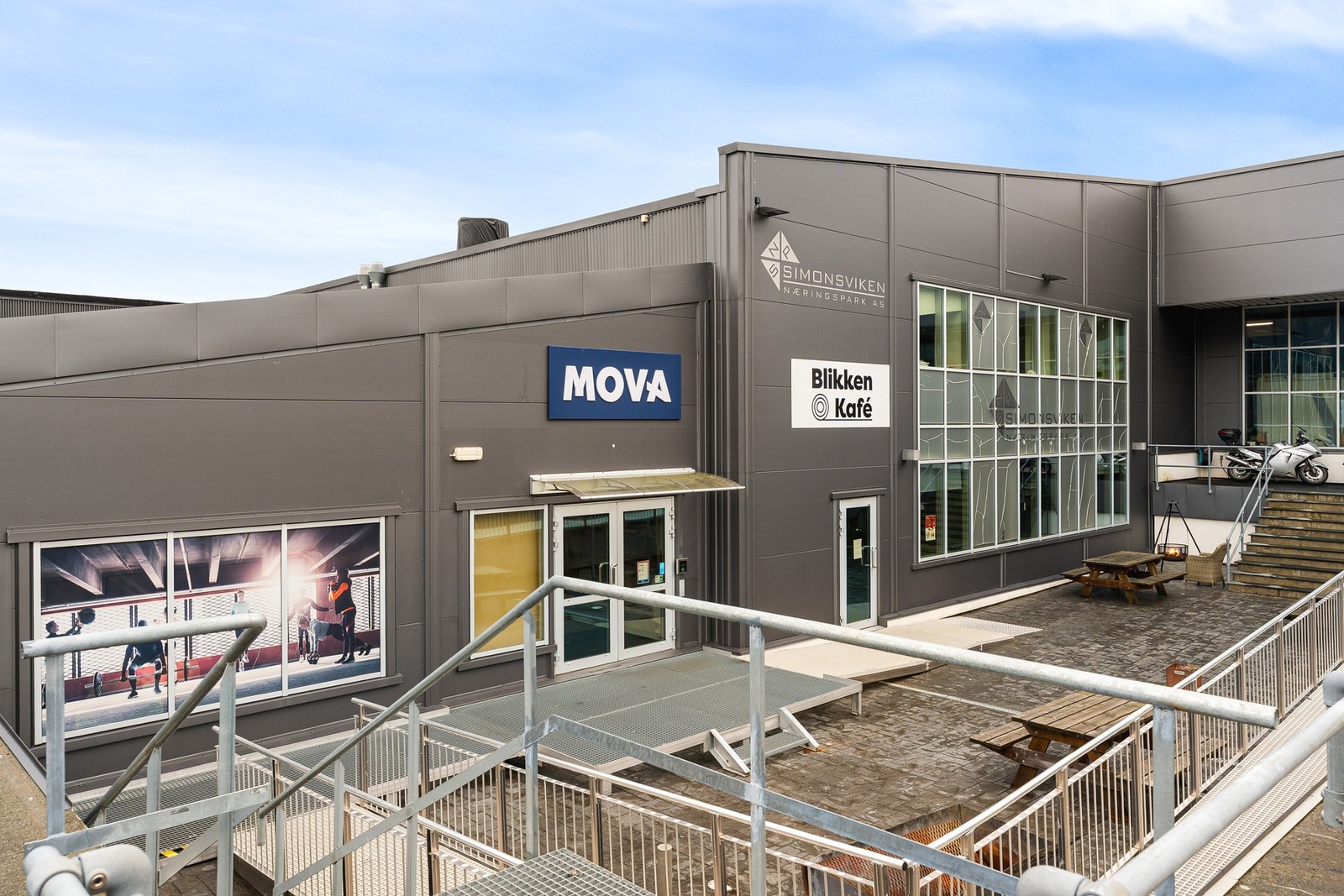 Kort vei til treningssenteret Mova. Galleribilde