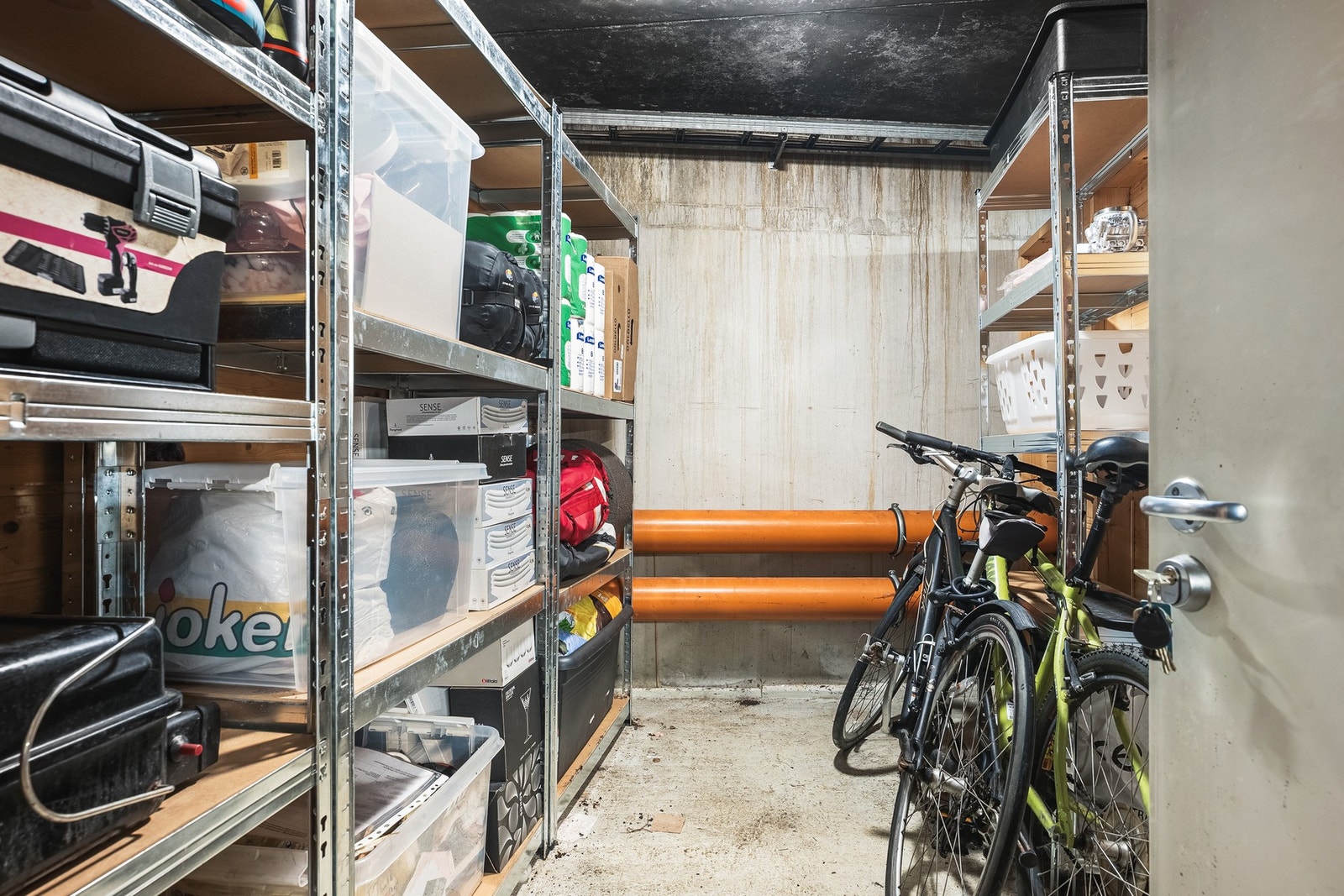 Romslig bod på 5,6 kvm. Galleribilde