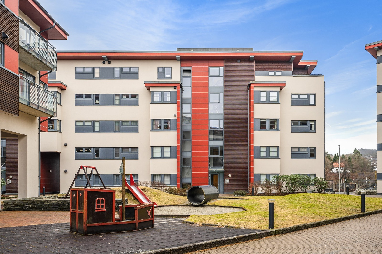 Det er trappefri adkomst via heis. Galleribilde