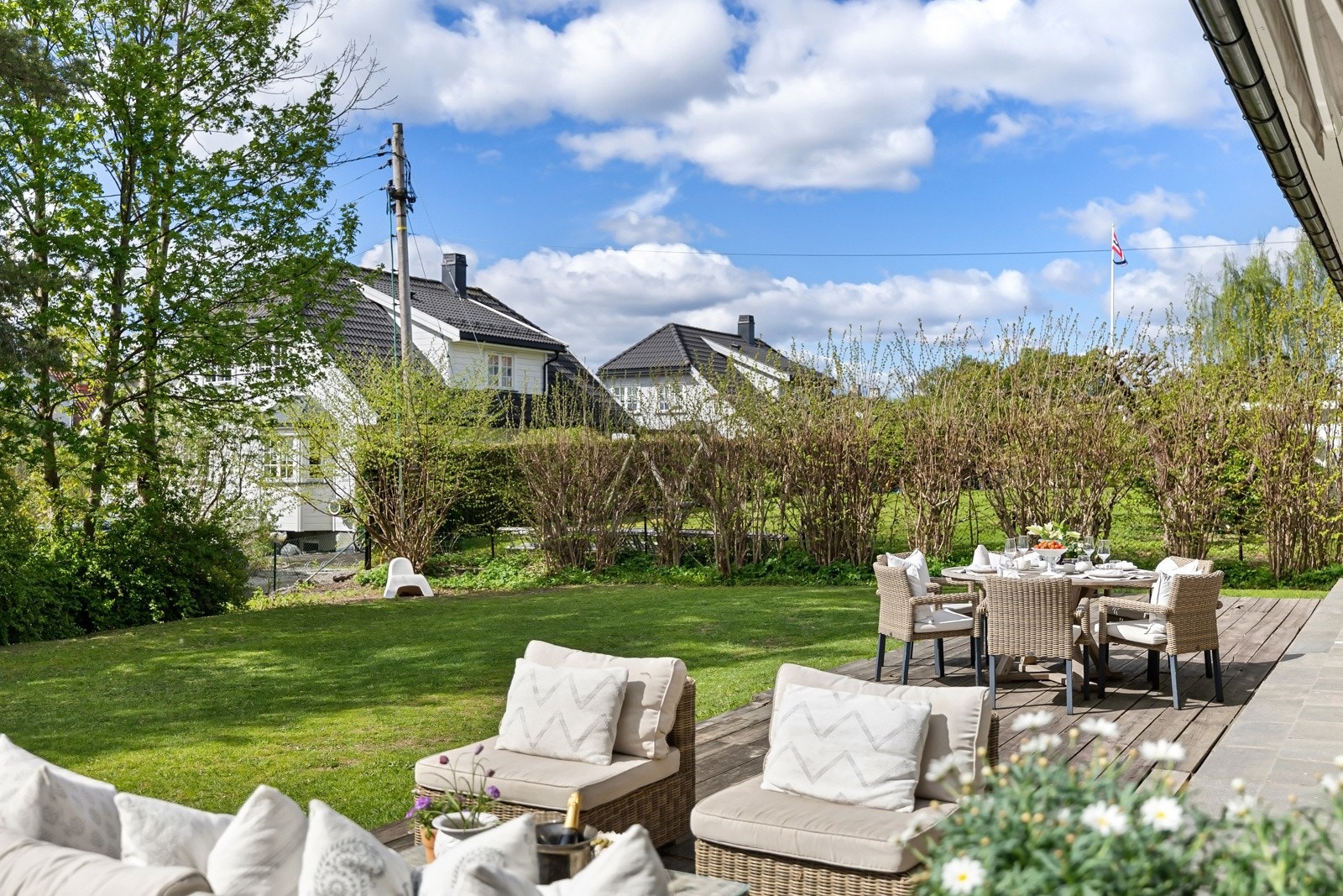 Stor og flat tomt på ca. 1 mål, med stort utviklingspotensial. Galleribilde