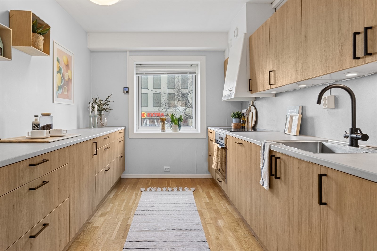 Det ble satt inn et nytt kjøkken i 2021 med integrerte hvitevarer som komfyr, platetopp med ventilator, fryseskap og oppvaskmaskin. Galleribilde