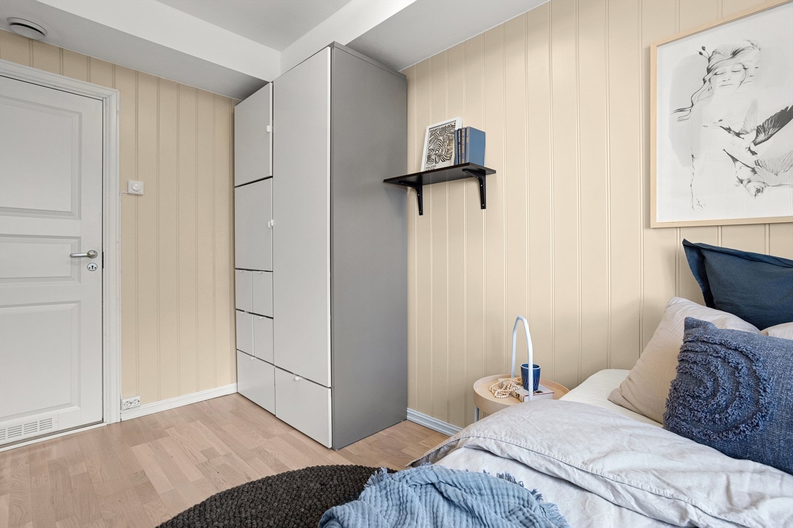 Alle soverommene er tilkoblet balansert ventilasjon, som sørger for et behagelig inneklima året rundt. Galleribilde