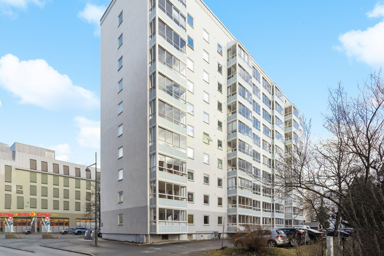 Aksjelaget tildeler parkeringsplasser etter ansiennitet, ellers finnes offentlig parkering og gjesteparkering i nærheten. Galleribilde