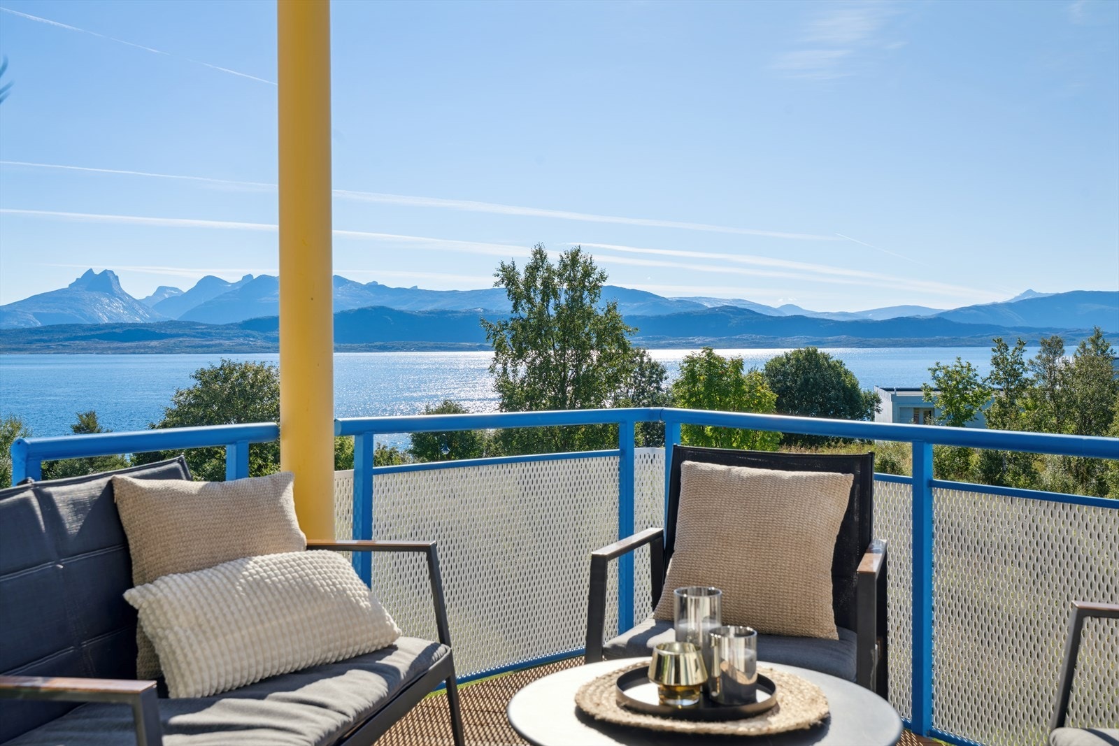 Her er det solrikt og god plass for utemøblement. Galleribilde