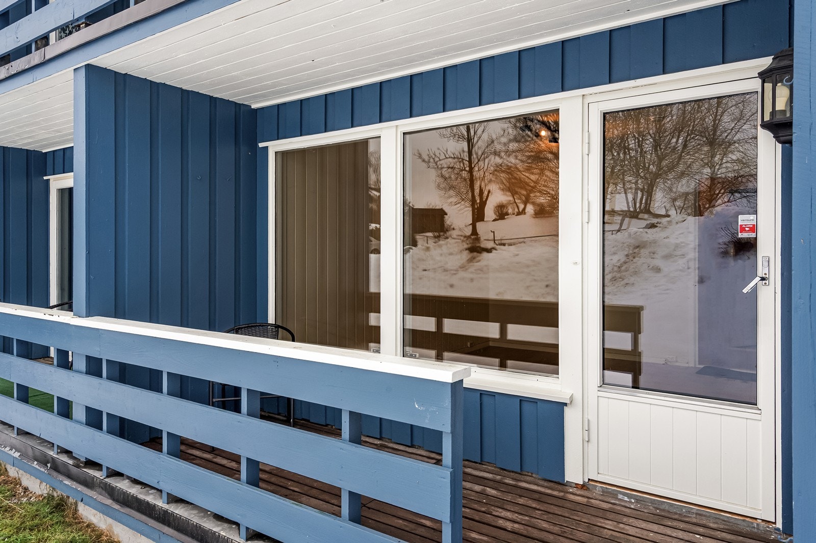 Fra terrasse er det adkomst til hage. Galleribilde