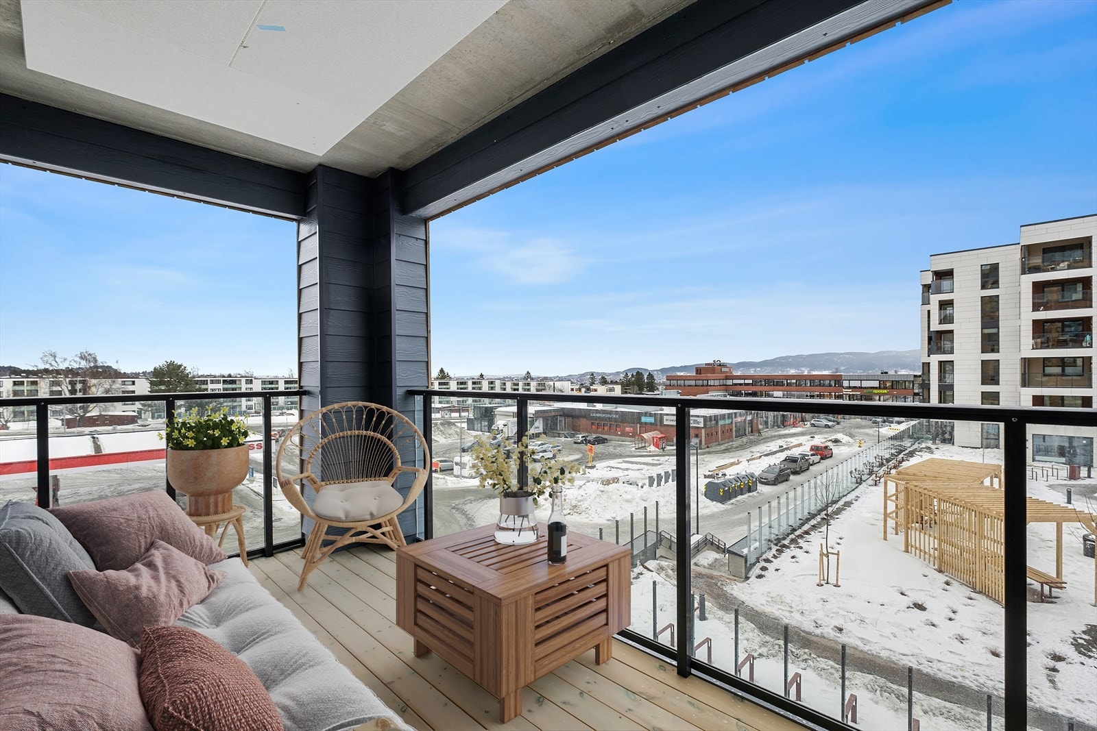 Romslig balkong på hele 8kvm. Galleribilde