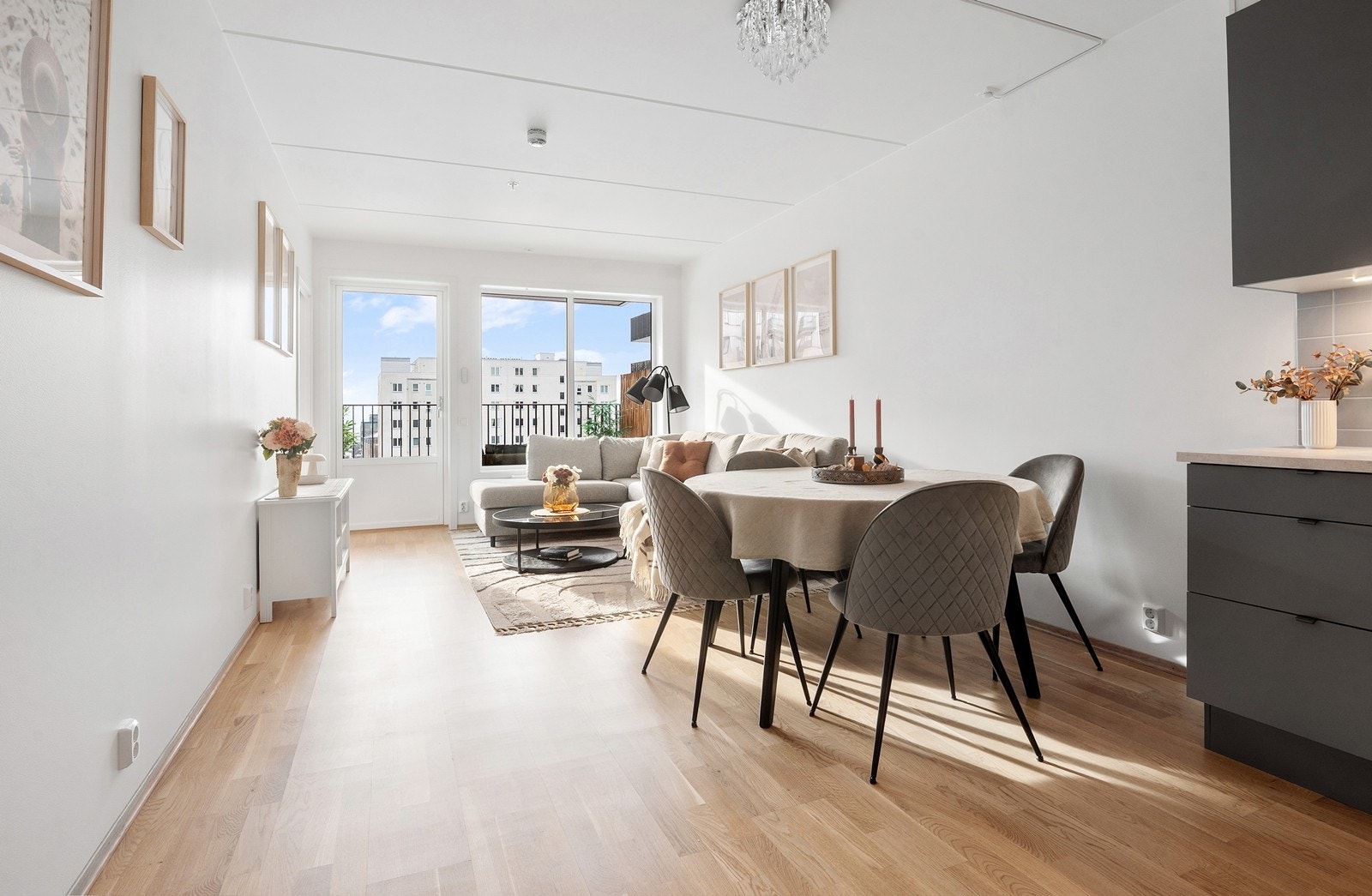 Screens på alle vinduer - et tilvalg som gir effektiv solskjerming og redusert varmeinnslipp sommerstid. Galleribilde