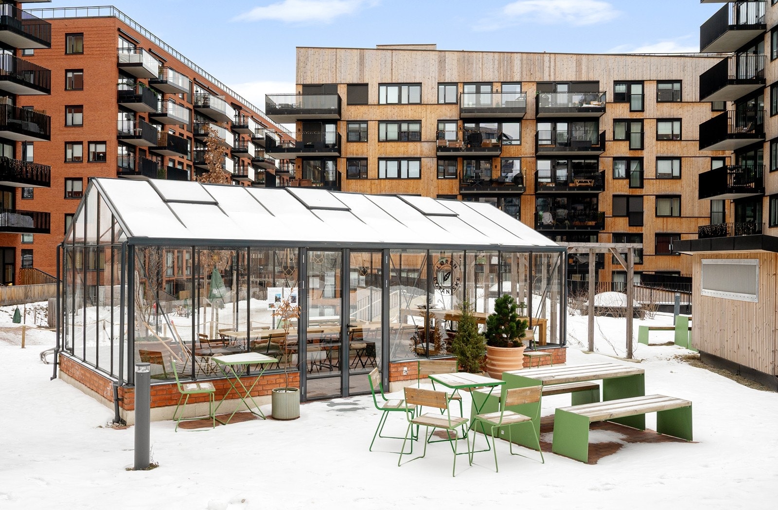 Som en del av Løren Botaniske tilbys beboerne tilgang til felles dyrkningsområder og drivhus. Drivhusene kan også leies til private sammenkomster. Galleribilde