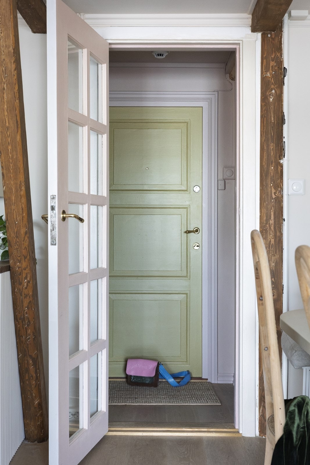 Fløydør ut til den sjarmerende gangen. Galleribilde