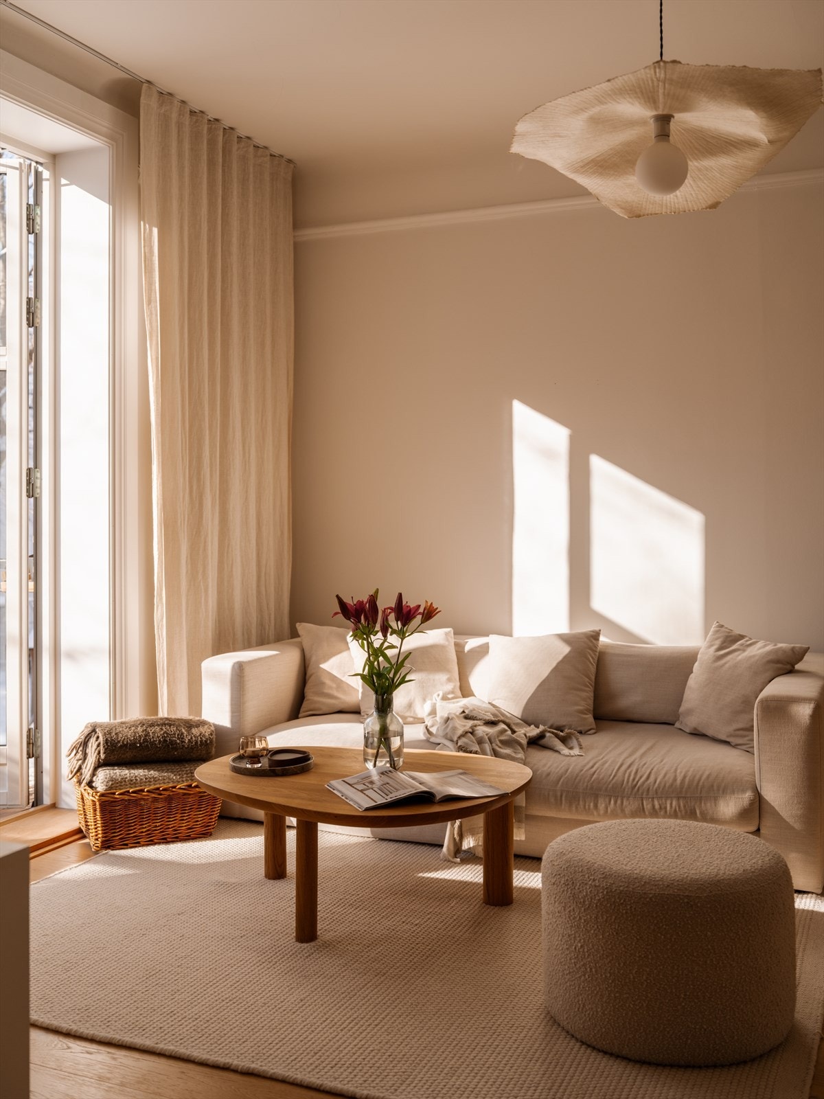 Boligen har gjennomgående delikate fargevalg med pen enstavs-parkett. Galleribilde