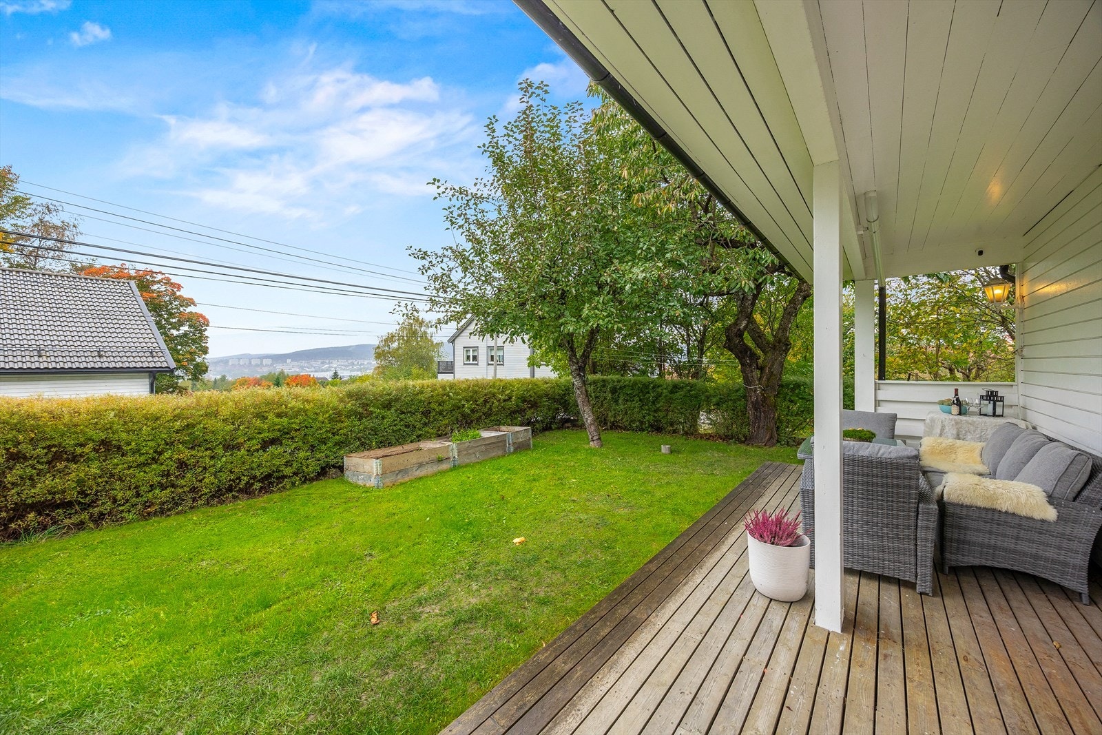 Utestedet er en fin forlengelse av stuen på varmere dager. Galleribilde