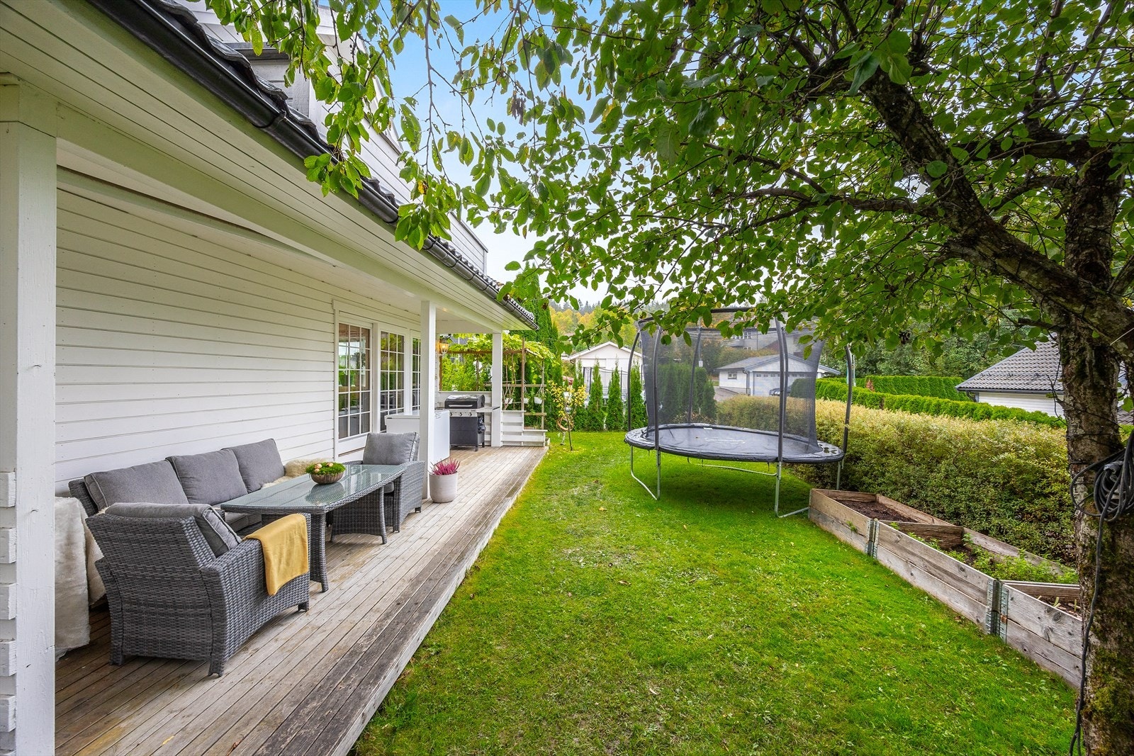 På terrassen er det plass til utemøbler og grill for de som ønsker det. Galleribilde