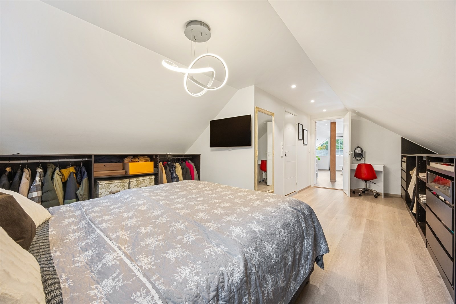 Her er det god plass til innredning og oppbevaring. Galleribilde