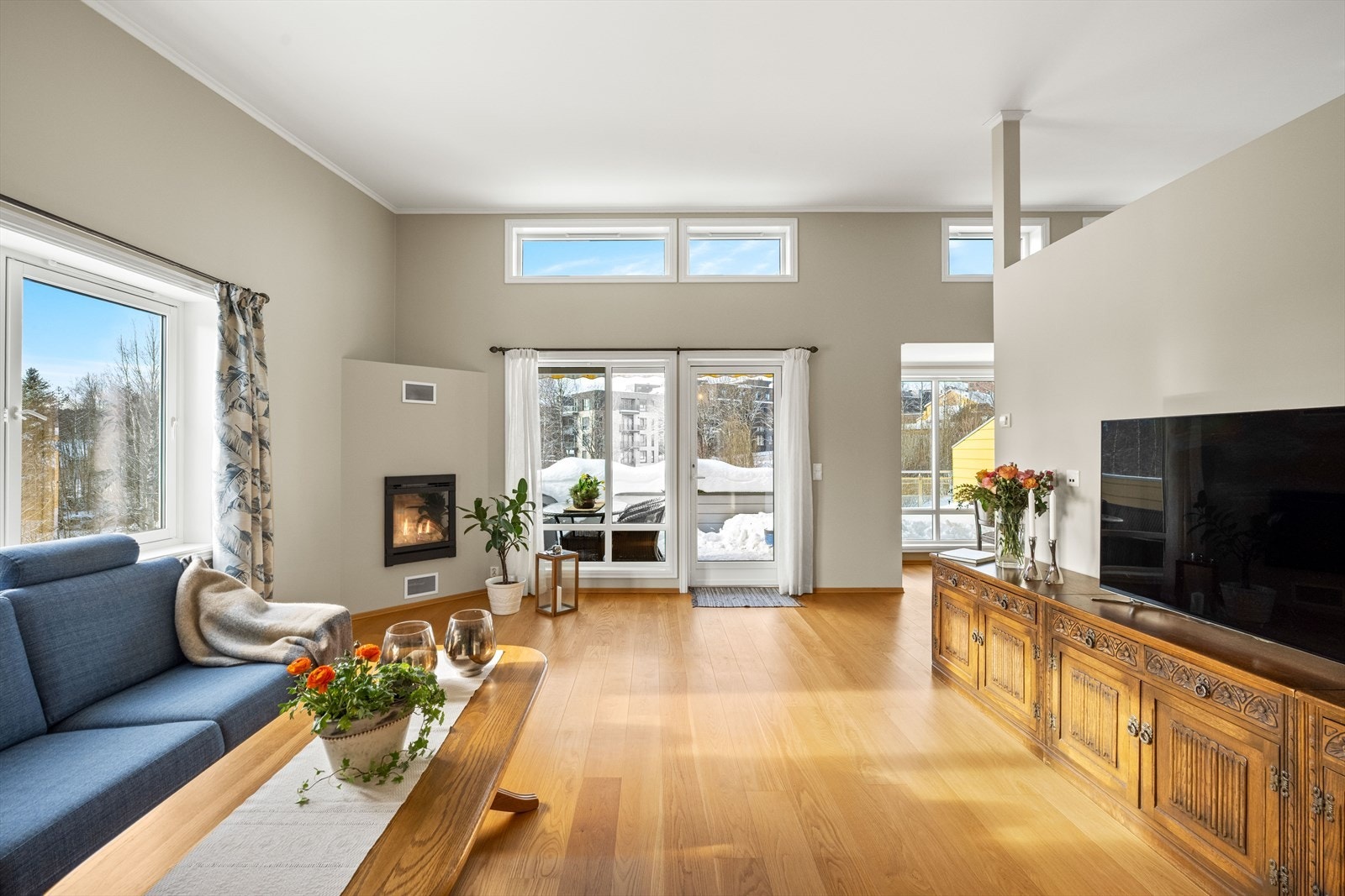 Stuen er romslig og luftig Galleribilde