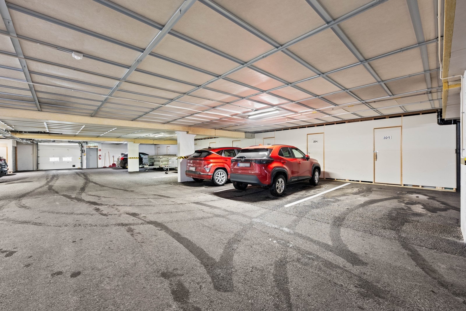 Det medfølger 4 garasjeplasser i felles garasjekjeller Galleribilde