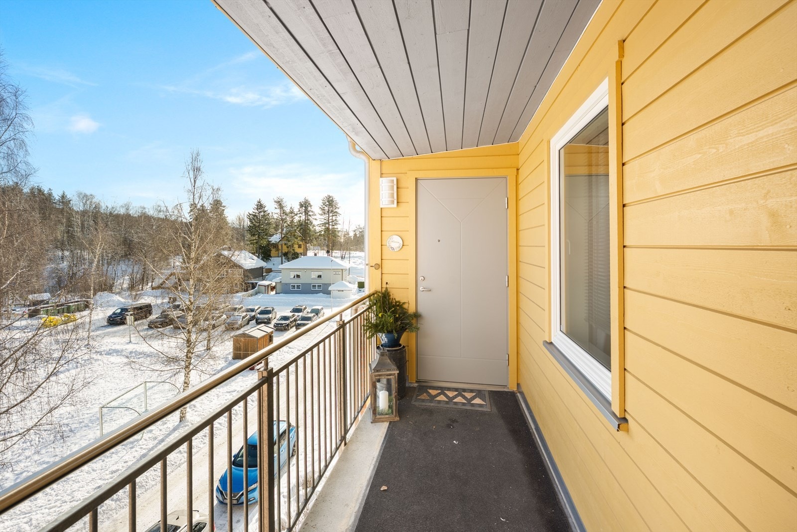 Svalgang til inngangsparti Galleribilde