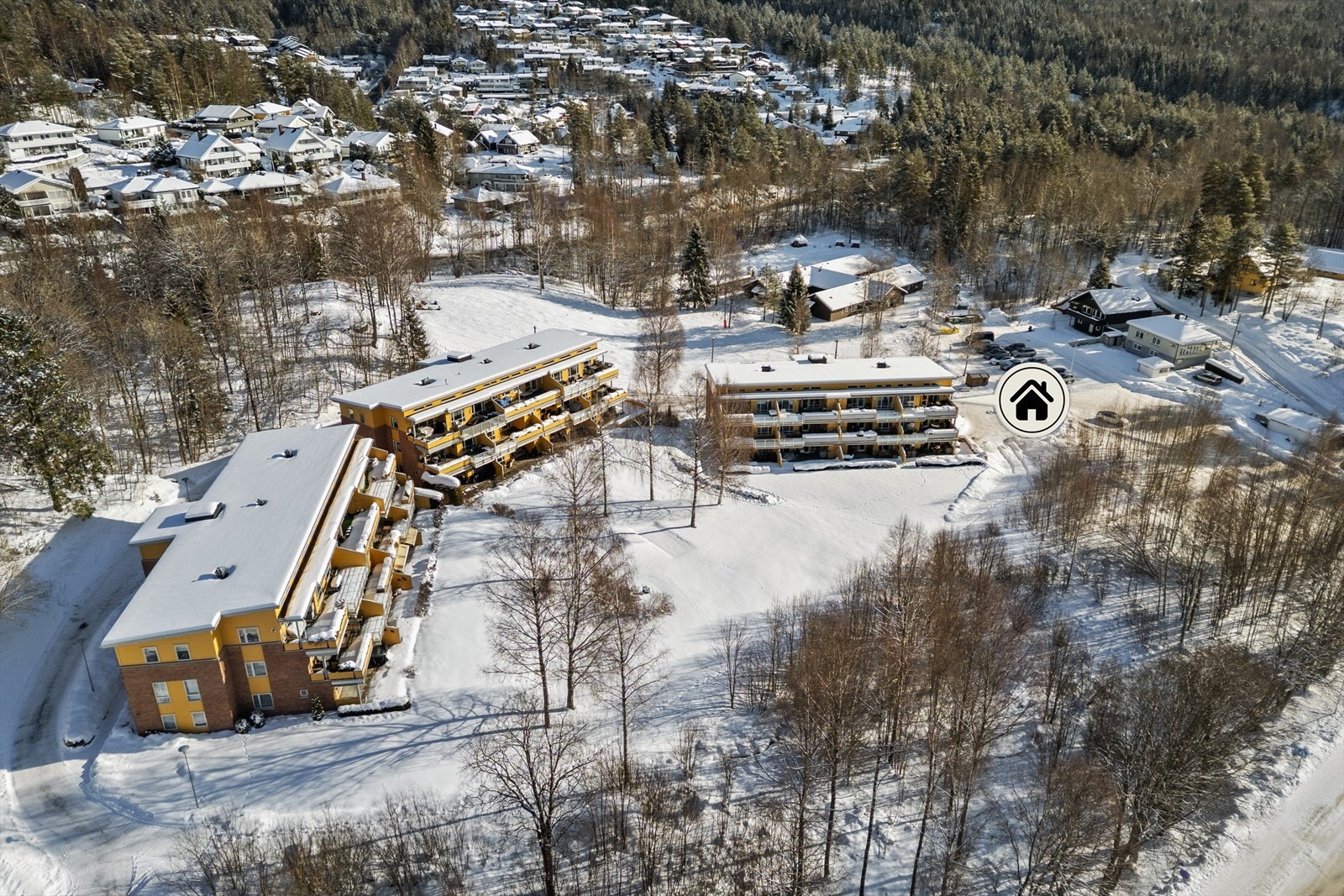 Boligkomplekset ligger flott til i et eget tun Galleribilde