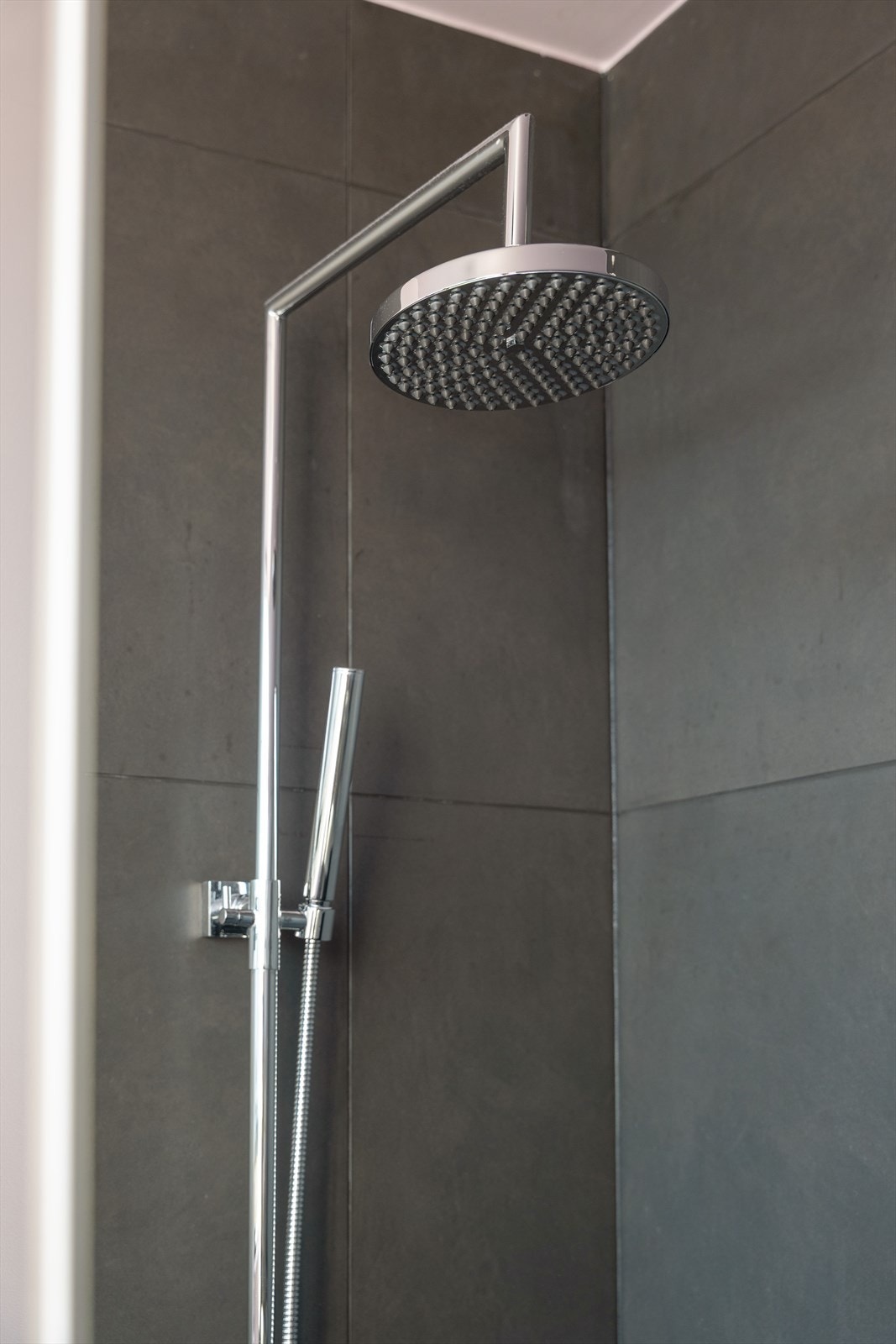 Det er installert nytt dusjarmatur (komplett dusjsett) i 2025. Galleribilde