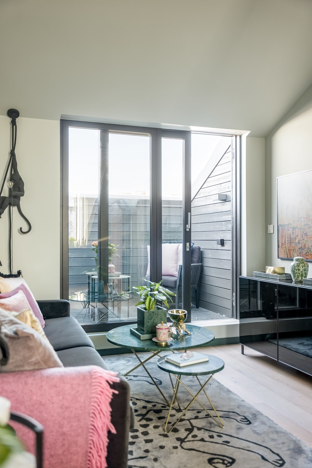 Fra stuen er det direkte utgang til en privat takterrasse! Galleribilde