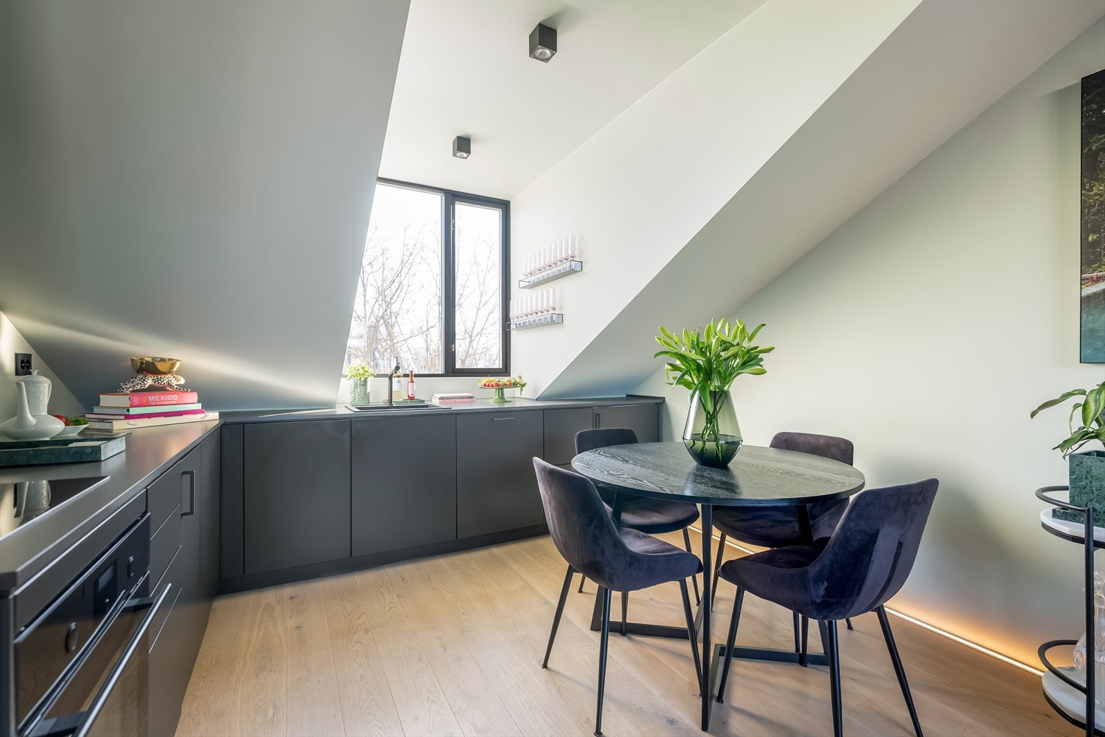 Leiligheten har en god planløsning som utnytter arealet svært godt. Galleribilde