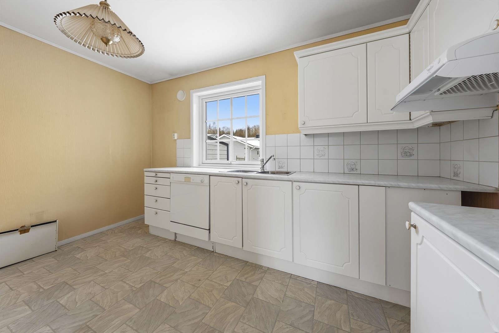 Kjøkken med plass til spisebord Galleribilde