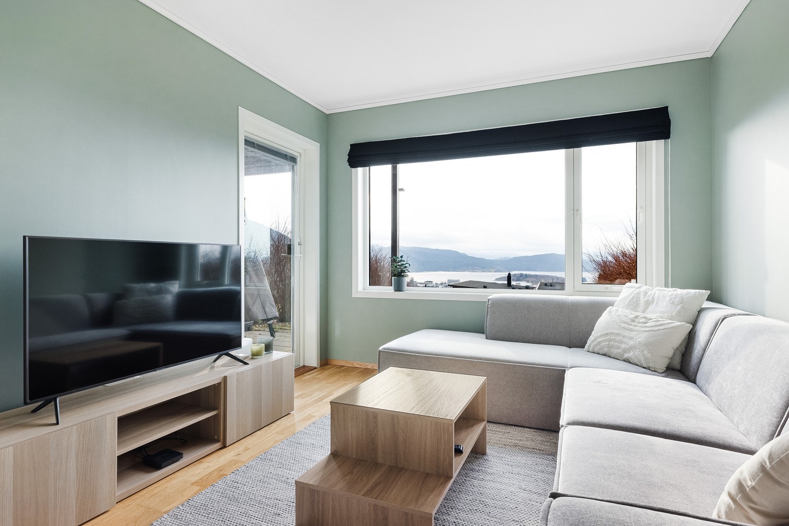 Store vinduer gir godt med lys inn. Galleribilde