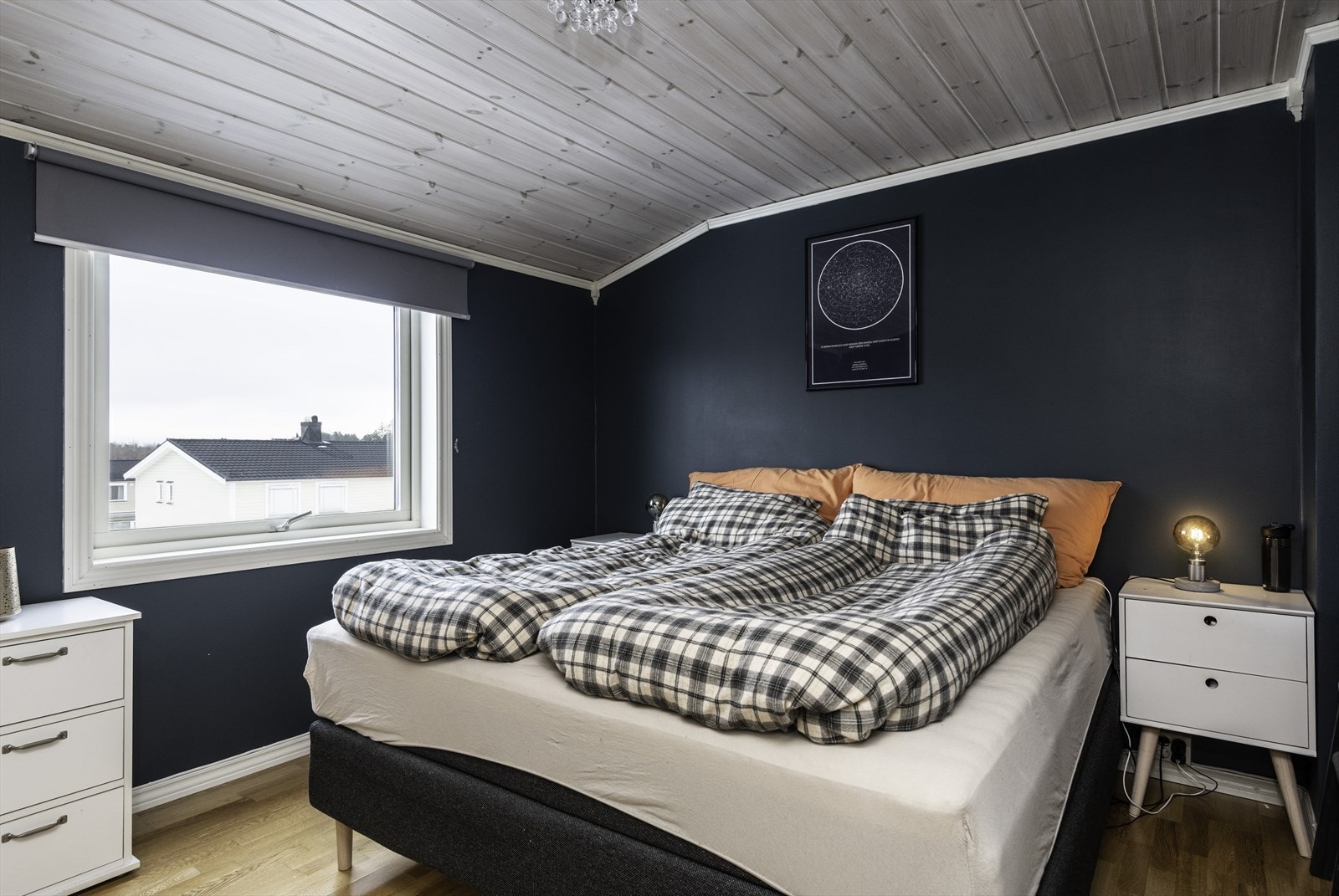 Plass til dobbeltseng og nattbord på begge sider. Galleribilde