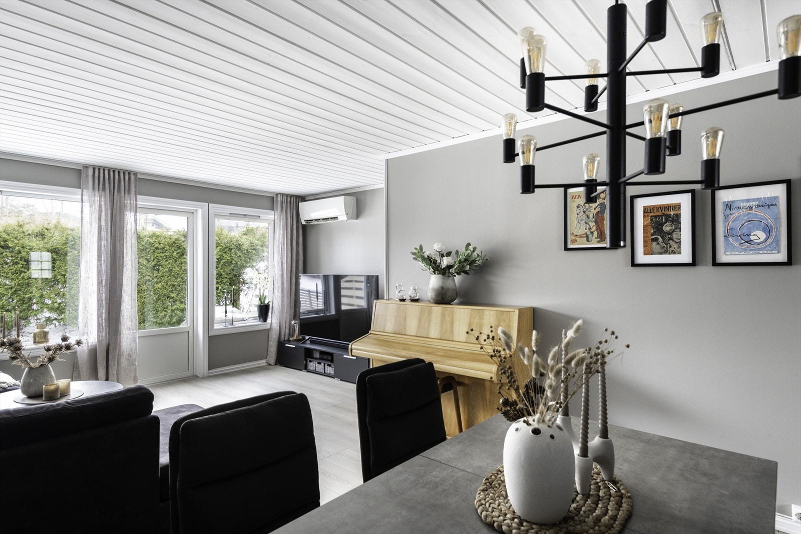 Utgang til terrasse fra stuen gir enkel tilgang til uteområdet. Galleribilde