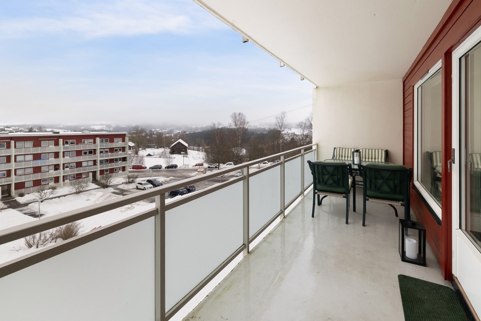 Gjennomgående selveierleilighet på 94 kvm med blant annet to balkonger og garasjeplass. Galleribilde