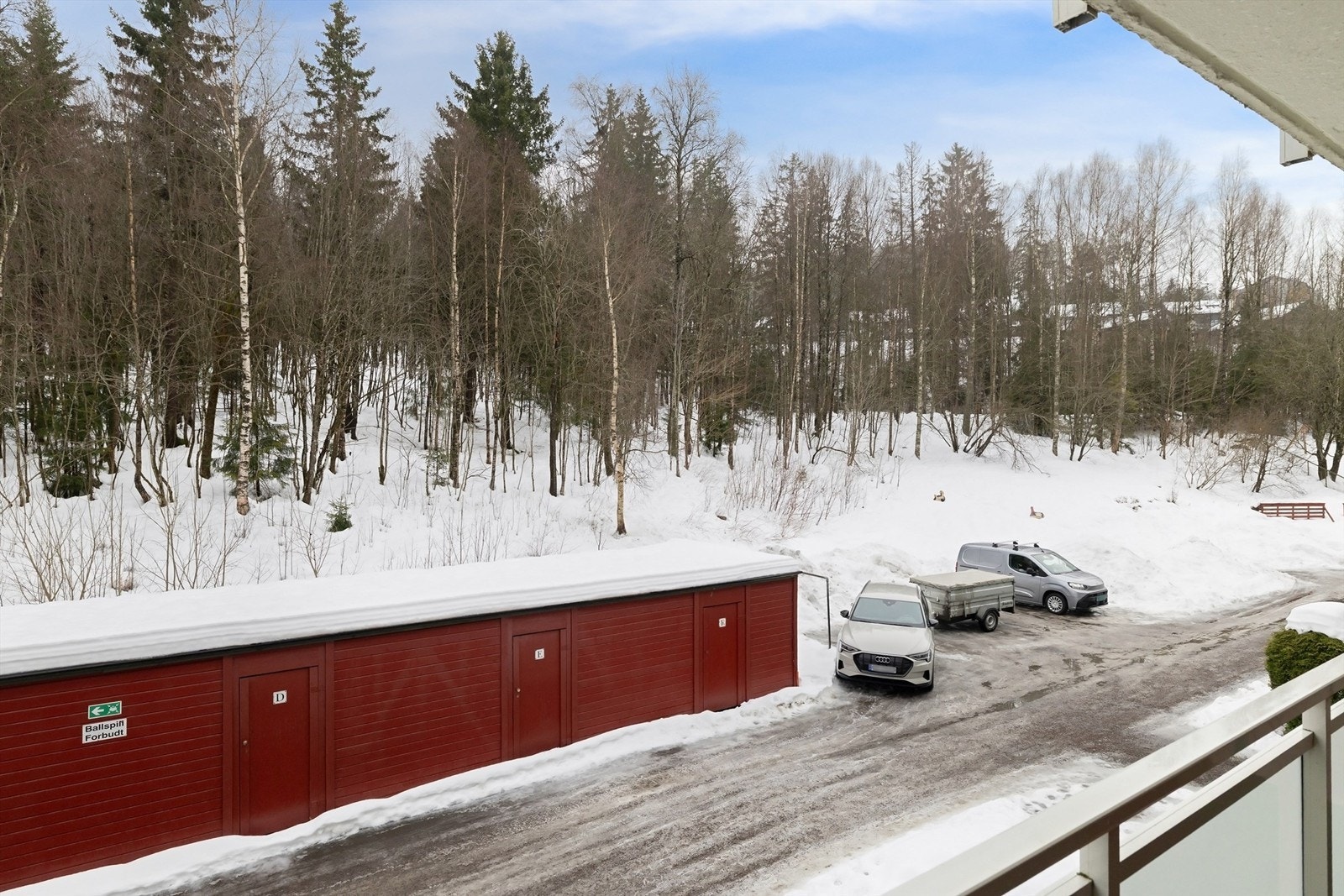 Det er låsbar sykkelbod rett utenfor oppgangen. Galleribilde