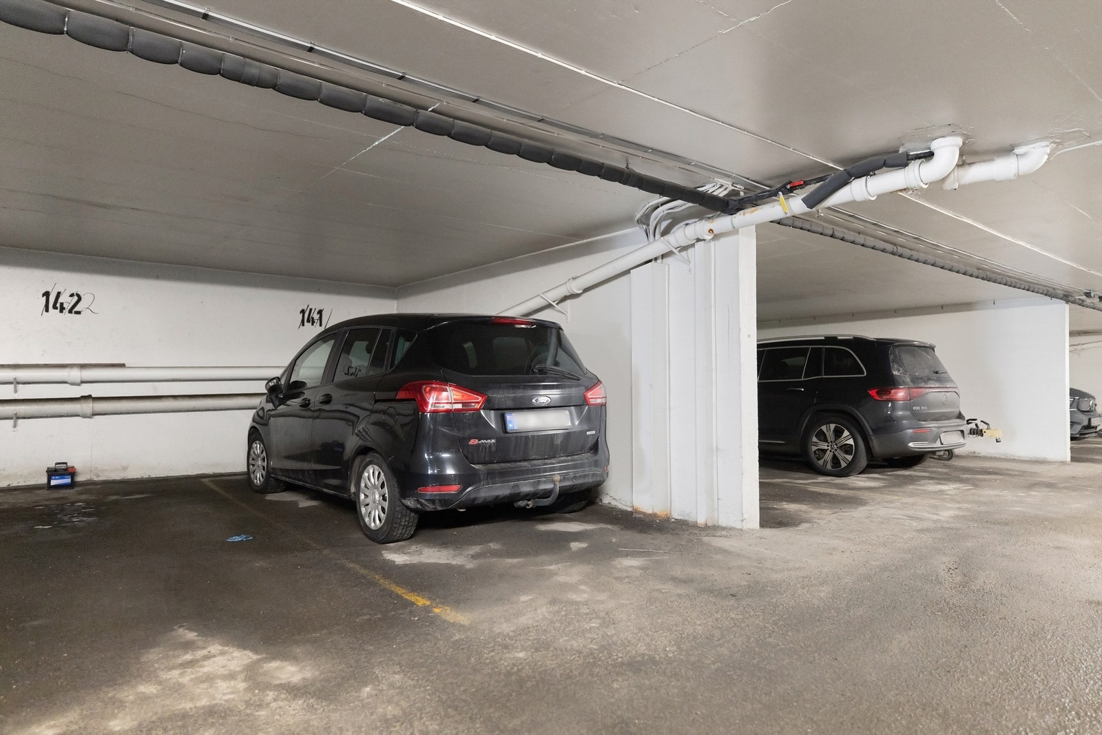 Garasjeplass i felles garasjeanlegg under blokka. Galleribilde