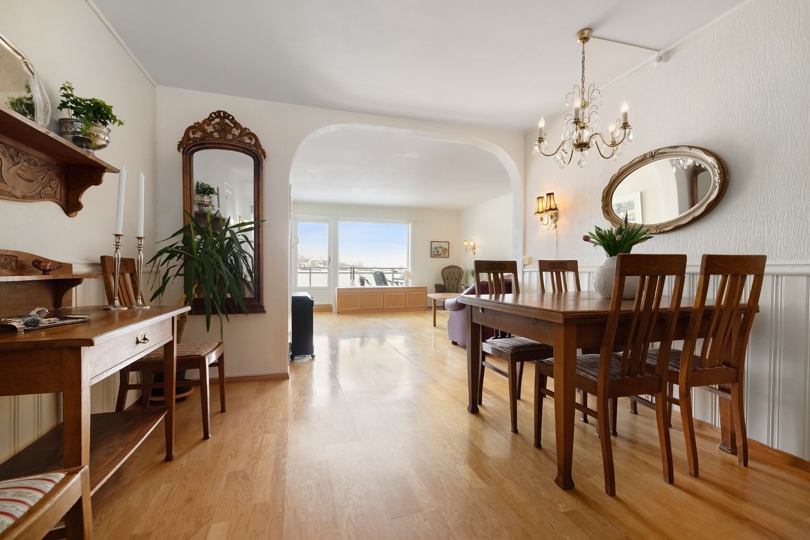 En romslig og flott utformet leilighet med mye potensiale. Galleribilde