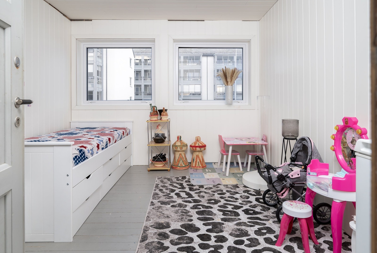 I tillegg til de to soverommene, finnes et disponibelt rom på loft som kan innredes etter behov. Galleribilde