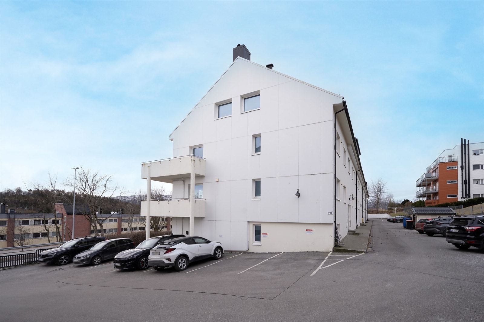 Hverdagslogistikken er enkel med kort avstand til både Eurospar og Kiwi for dagligvarehandel. Galleribilde