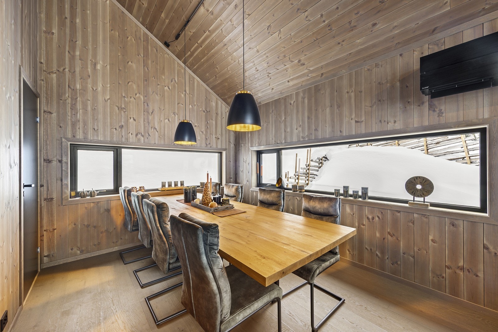 Også her er det god mønehøyde, noe som gir en ekstra luftig og romslig atmosfære. Galleribilde