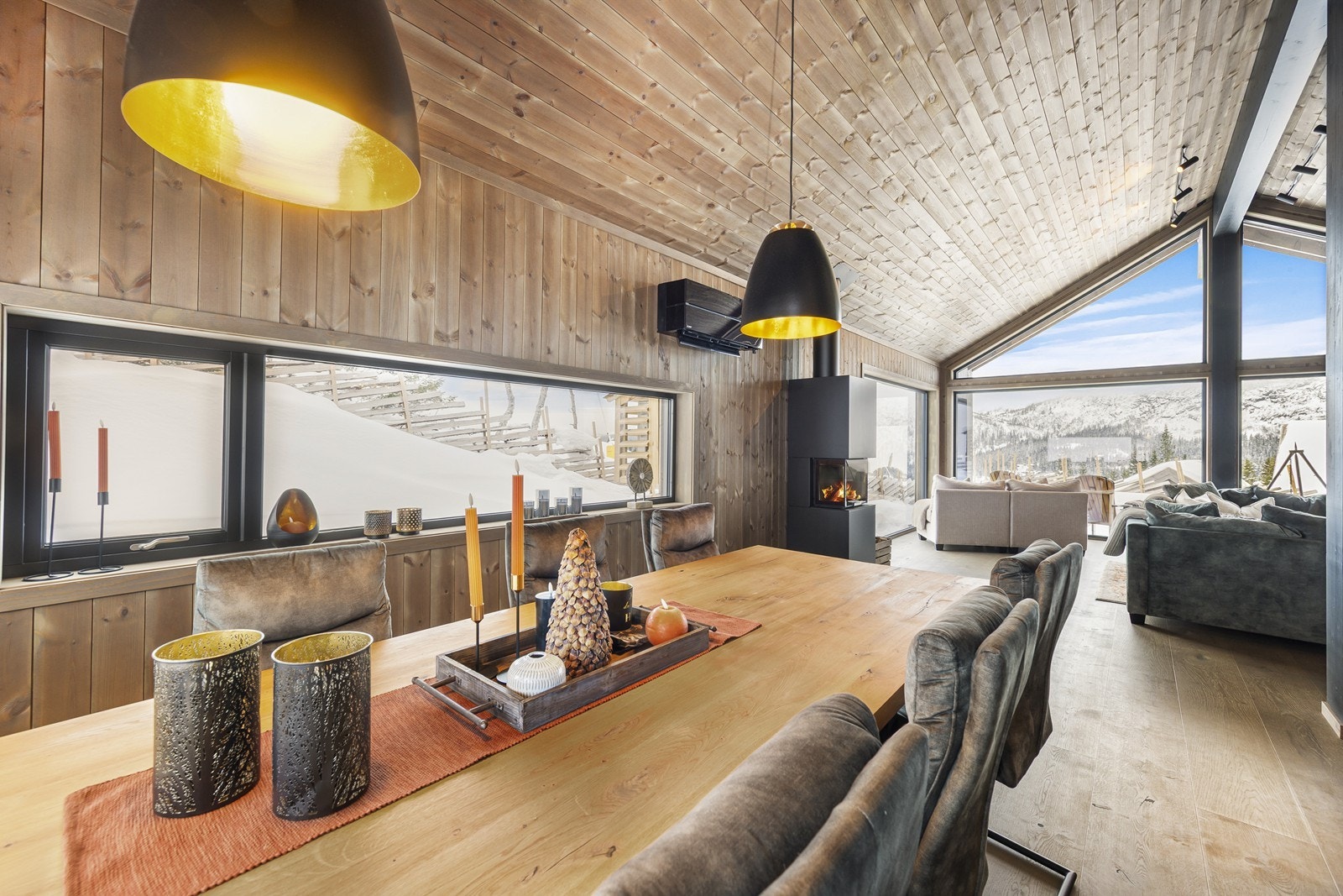 Her er det plass til et stort spisebord - ideelt for å samle familie og venner. Galleribilde