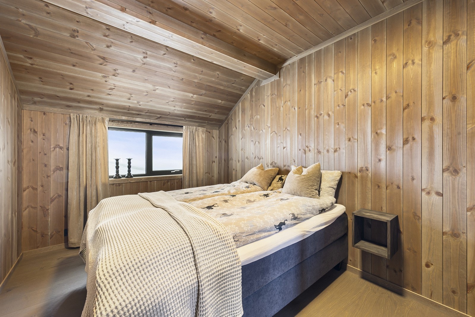 Soverom 2 - Rommene er av god størrelse, med plass til ønsket møblering. Galleribilde