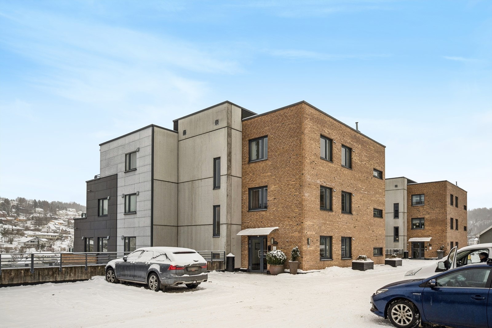 Området byr også på nærhet til Oslofjorden med badestrender, lysløype på Torvbråten med preparerte skiløyper om vinteren, og ellers gode turveier om sommeren. Galleribilde