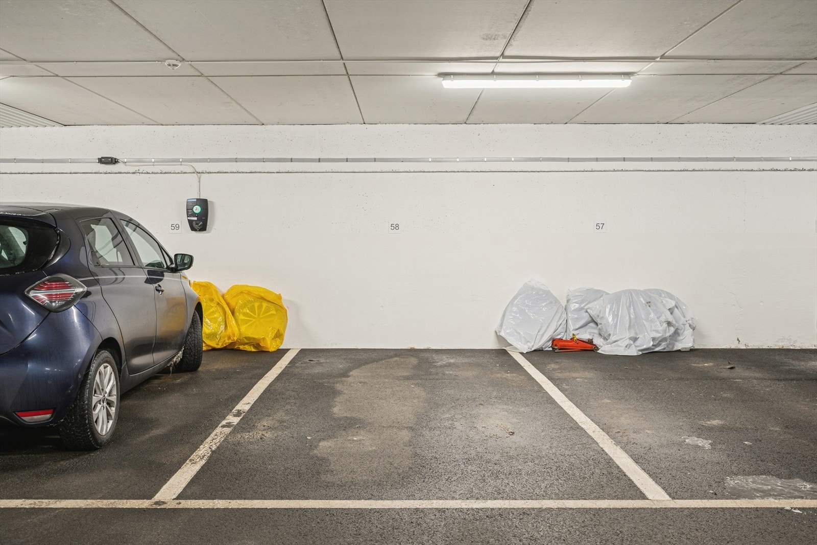 Det er mulighet for å installere elbillader på garasjeplassen. Galleribilde