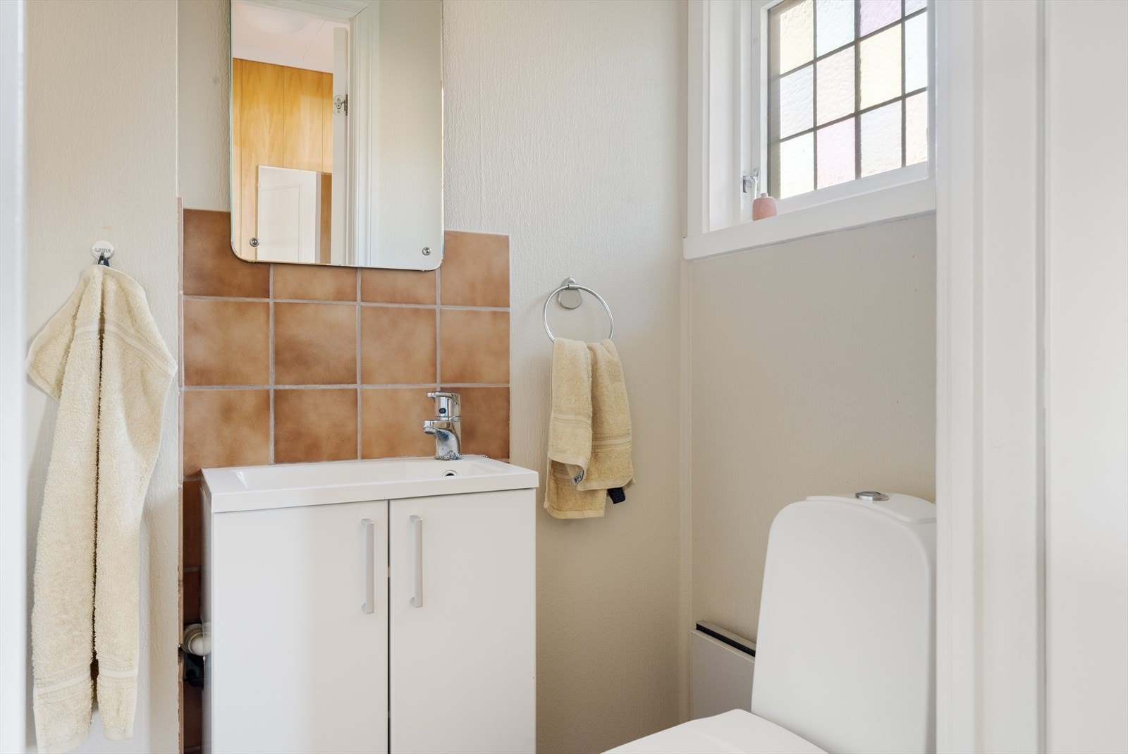 Det er et separat toalettrom i 1. etasje. Galleribilde