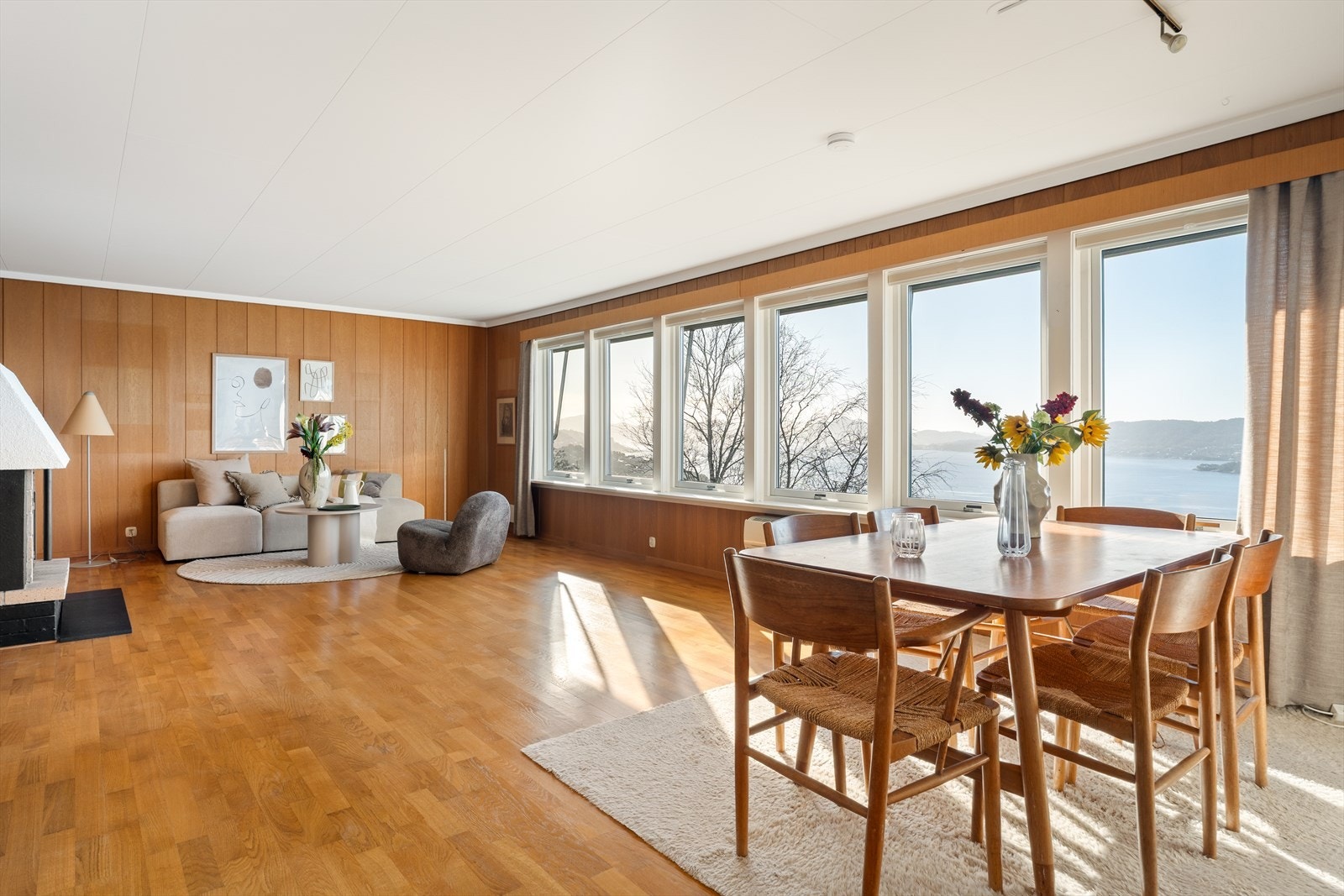 Dette er en flott halvpart av tomannsbolig med nydelig sjøutsikt. Galleribilde