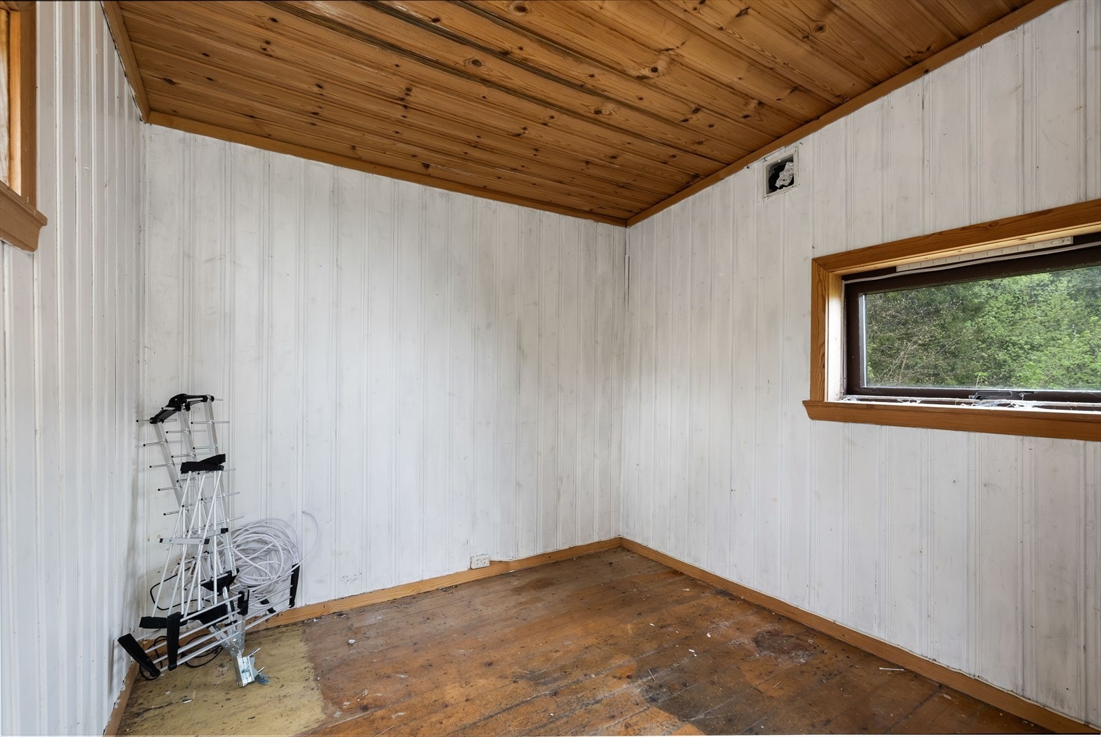 Bod i hage med god plass for oppbevaring. Galleribilde