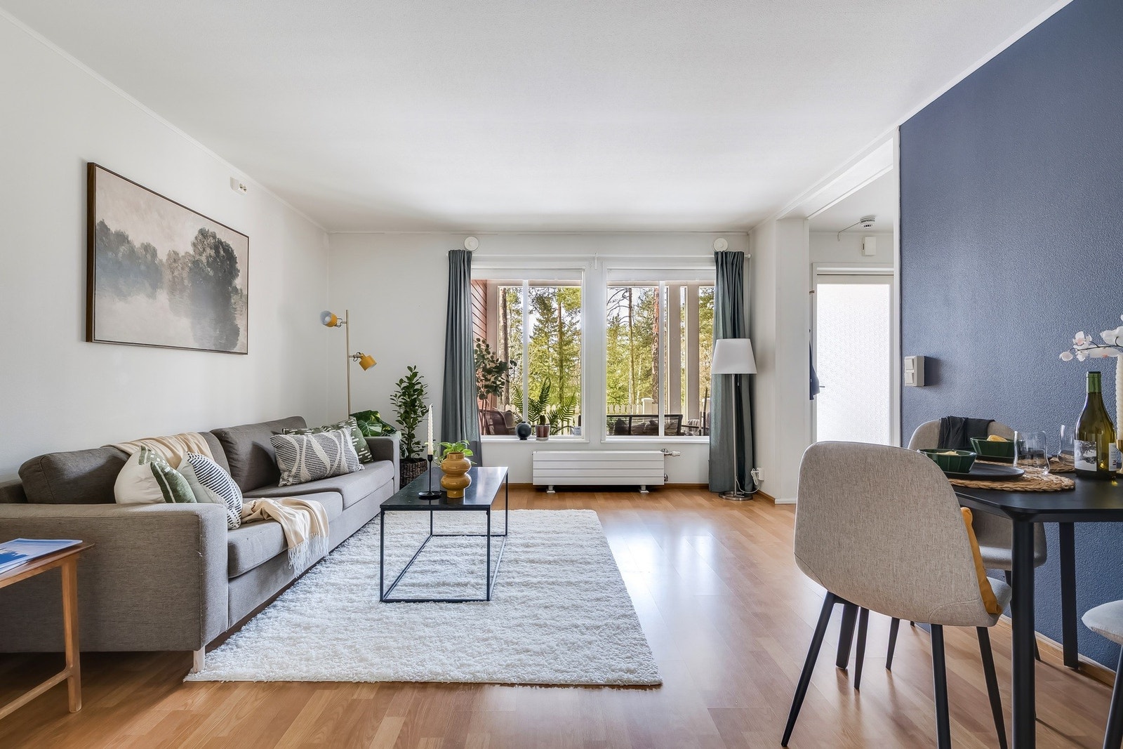 Det er vannbårenvarme via radiatorer, inkludert i felleskostnadene Galleribilde