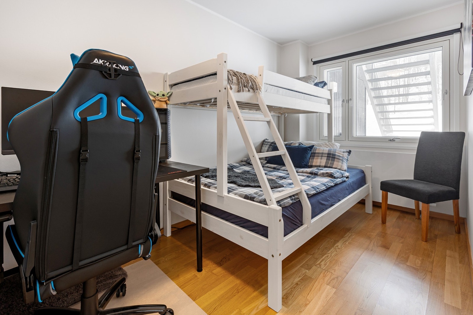 Soverom nummer to er fleksibelt og egner seg perfekt som barnerom, gjesterom eller hjemmekontor. Galleribilde